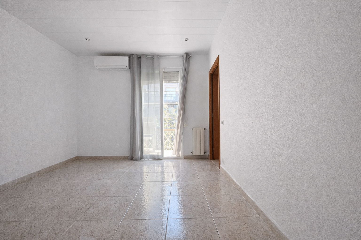 Piso exterior con terraza en barcelona Zona Glorias